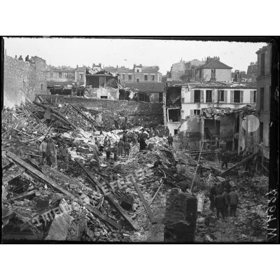 Bombardement de Paris dans la nuit du 11 au 12 mars 1918. Rue des Dunes. [légende d'origine]