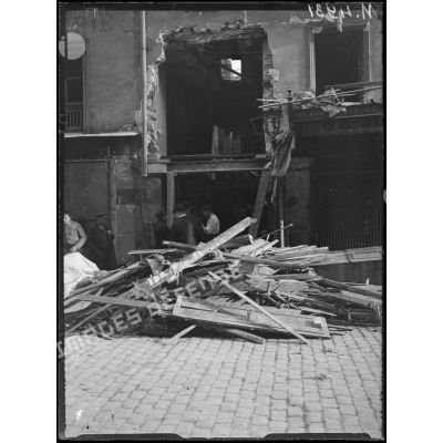 Bombardement de Paris dans la nuit du 11 au 12 mars 1918. Rue de Meaux. [légende d'origine]