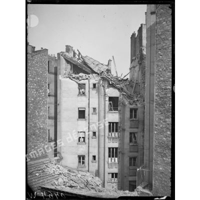 Bombardement de Paris dans la nuit du 11 au 12 mars 1918. Rue de Rottembourg. [légende d'origine]