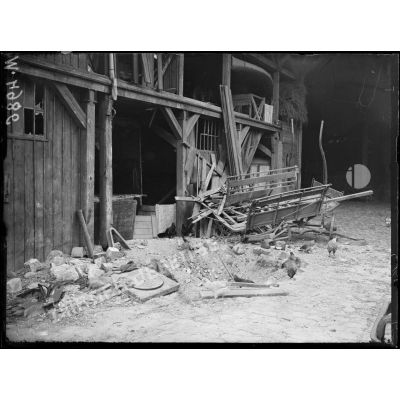 Paris, bombardement par canon le 23 mars 1918, dégâts au 4 rue Riquet. [légende d'origine]