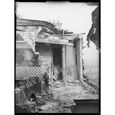 Paris, bombardement par canon du 24 mars 1918, dégâts 109 rue Manin. [légende d'origine]