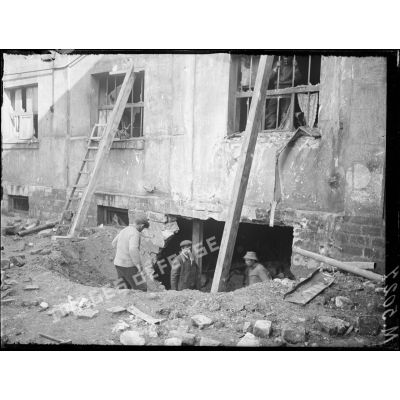 Paris, bombardement par canon du 11 avril 1918, rue de la Duée (cité Pelleport). [légende d'origine]