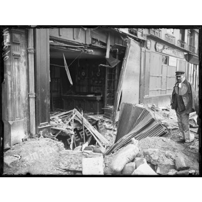 Paris, bombardement par canon du 16 avril 1918. Dégâts au 35 quai de l'Horloge (2h40). [légende d'origine]