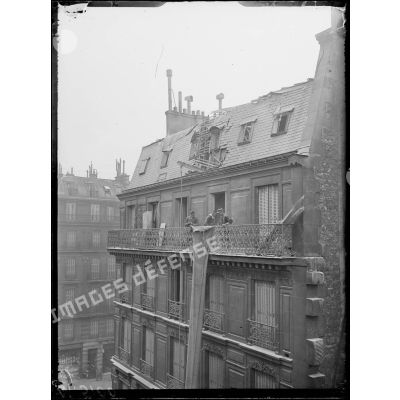 Paris, bombardement par canon le 26 avril 1918, obus tombé au 22 rue Soufflot (7h10). [légende d'origine]