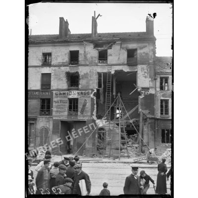 Paris, bombes tombées dans la nuit du 6 au 7 juin 1918. [légende d'origine]