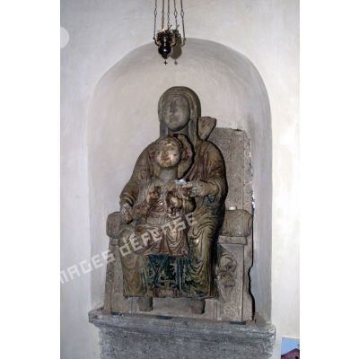 La statue de Marie et de Jésus au monastère othodoxe de Sokolica.