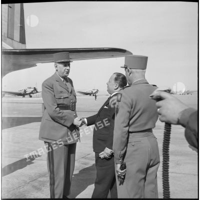 Le général de Gaulle et M. Robert Lacoste.