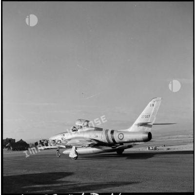 Un RF-84F Thunderflash du détachement de reconnaissance français sur la base aérienne d'Akrotiri.