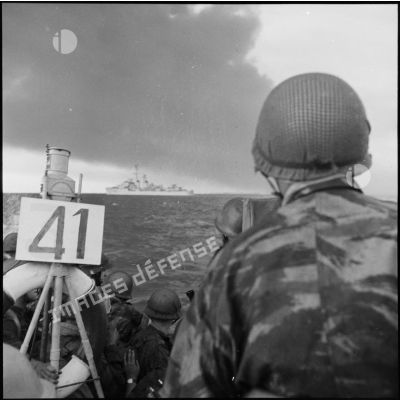 Les légionnaires de la 3e compagnie du 1er REP à bord du LCVP 41 lors de l'opération amphibie à Port-Fouad.