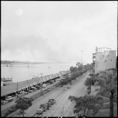 Vue de Port-Saïd pendant les combats du 6 novembre.