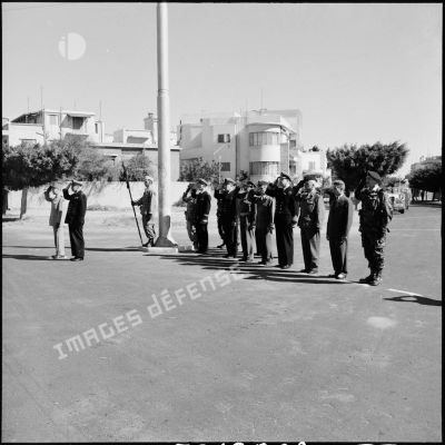 Les autorités militaires pendant le défilé du 2e RPC lors de la cérémonie du 11 novembre à Port-Fouad.