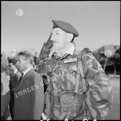 Le général de brigade Massu lors de la cérémonie du 11 novembre à Port-Fouad.