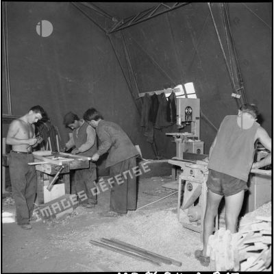 L'atelier de menuiserie du GM1 (groupe mixte n°1) sur la base aérienne d'Akrotiri (Chypre).