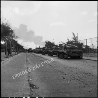 Les chars AMX-13 du 21e RIC (régiment d'infanterie coloniale) se regroupent à Port-Fouad.<br>