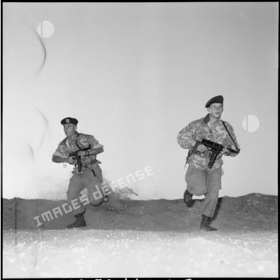 Deux hommes du commando Marine De Penfentenyo lors d'un entraînement.