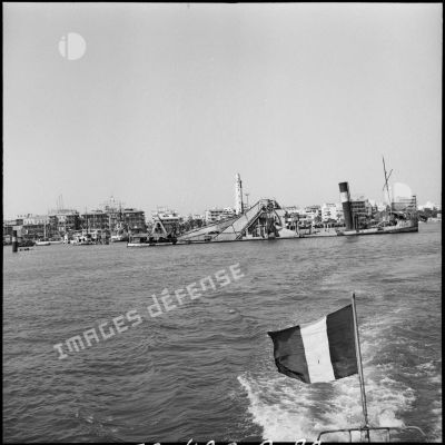 Le Péluse sabordé par les autorités égyptiennes à l'entrée du canal de Suez à Port-Saïd.
