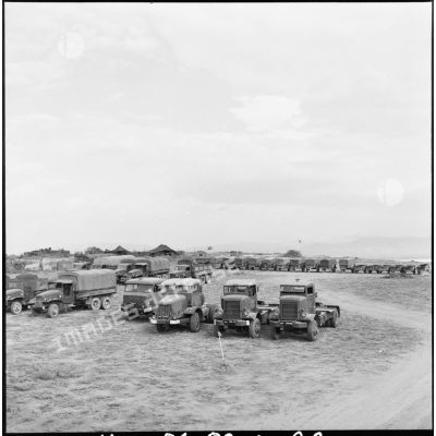 Le stockage des véhicules au GM1 (groupe mixte n°1) sur la base aérienne d'Akrotiri.