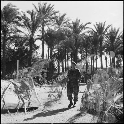 Un campement de commandos Marine à Port-Fouad.