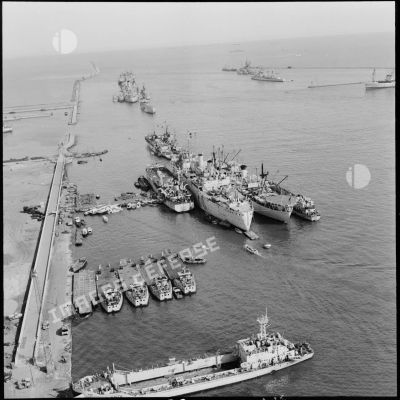 Bâtiments des marines alliées à Port-Saïd.