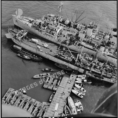 Bâtiments des marines alliées à Port-Saïd.