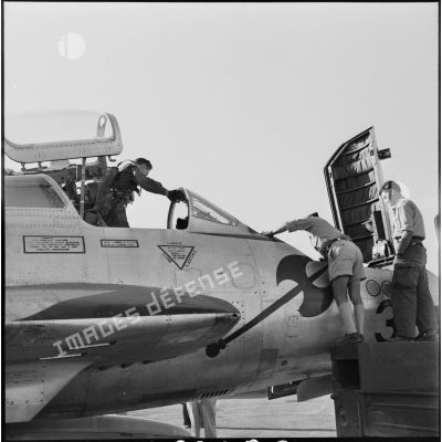 Un RF-84F Thunderflash du détachement de reconnaissance français sur la base aérienne d'Akrotiri.