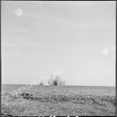 Un bombardement aérien à proximité de la base aérienne d'Akrotiri.