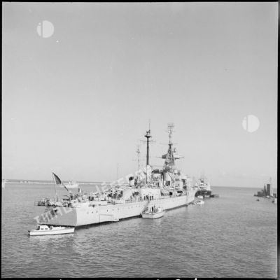 Le croiseur Georges Leygues au large de Port-Saïd.