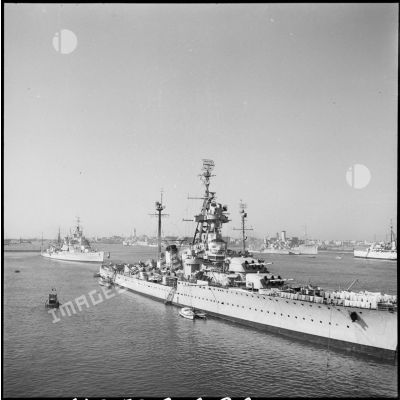 Le croiseur Georges Leygues au large de Port-Saïd.