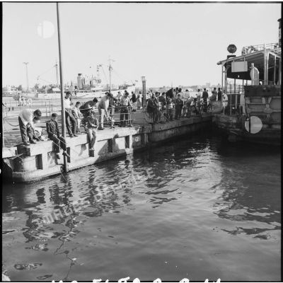 L'embarcadère du ferry assurant la traversée du canal de Suez vers Port-Fouad, à Port-Saïd.