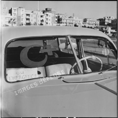 Détail d'un véhicule du Croissant-Rouge égyptien à Port-Saïd.