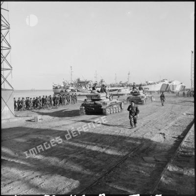 Le rembarquement des troupes françaises à Port-Fouad.