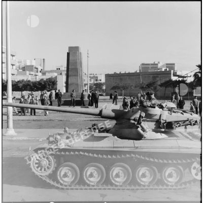 Le départ de l'escadron d'AMX-13 du 1er REP à Port-Fouad.
