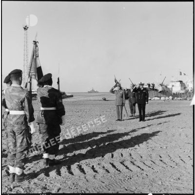 Dernière prise d'armes au 2e RPC à Port-Fouad.