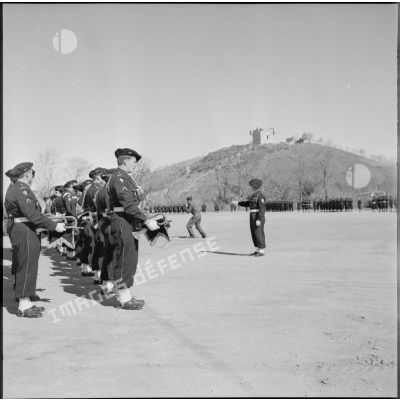 Fanfare du 15e BCAà l'occasion des adieux du général Gouraud à la 27e division d'infanterie alpine (DIA).