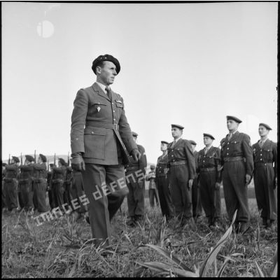 Revue des troupes à l'occasion des adieux du général Gouraud à la 27e division d'infanterie alpine (DIA).