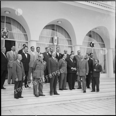 Le groupe des congressistes devant la Maison du légionnaire de Sidi-Bel-Abbès.