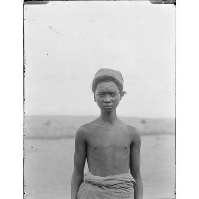256. [Portrait d'un jeune homme malgache.]