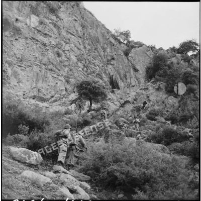 Opération menée par le 2/16e régiment d'infanterie coloniale dans le djebel Kef-Hahouner (7 km au nord-est de Bou Snib).