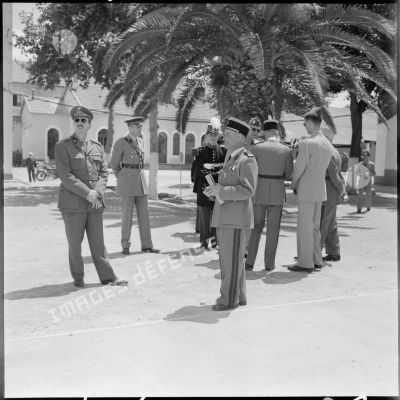 Groupe de militaires français et étrangers à Sidi-Bel-Abbès.