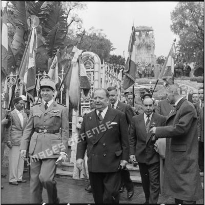 Les autorités quittent le Plateau des Glières 8 mai 1957.