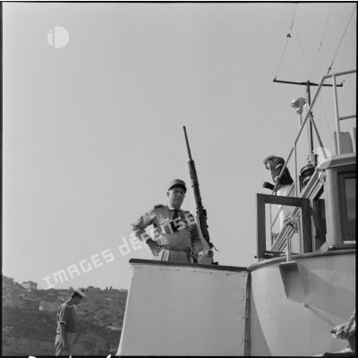 Voyage du général Raoul Salan à bord de l'escorteur "Arabe".