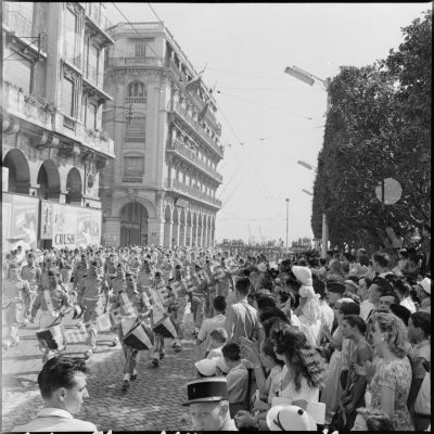 Cérémonie du 14 juillet à Alger. Musique du 9e régiment de zouaves (RZ).