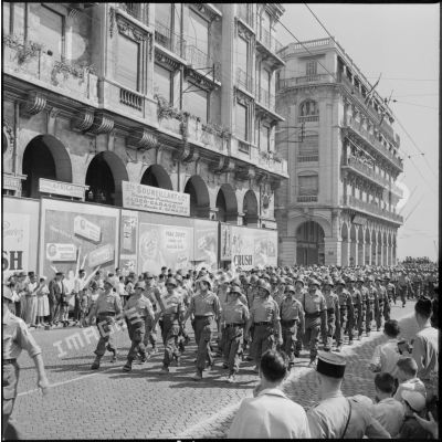 Cérémonie du 14 juillet à Alger. Défilé des unités territoriales.