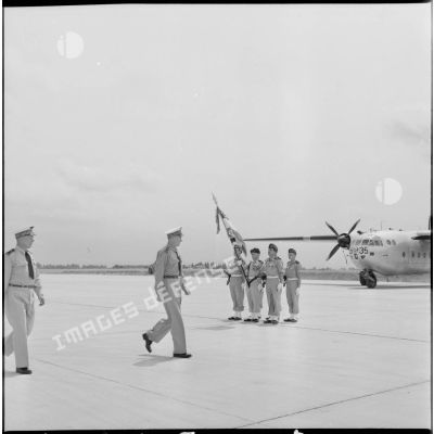 ImagesDéfense Revue des troupes sur la base aérienne de MaisonBlanche.