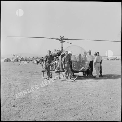 Un hélicoptère sur la base aérienne d'orléansville.