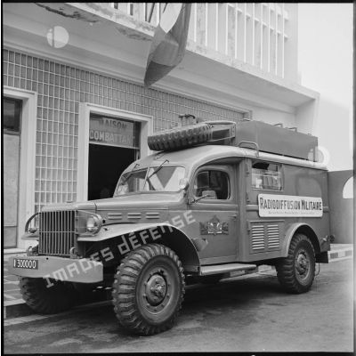 Le camion radiophonique offert au général Raoul Salan pour les soldats d'Algérie.