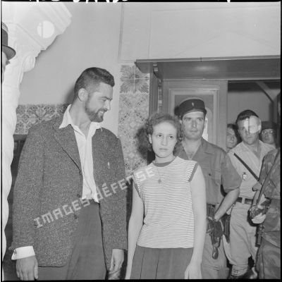 Zohra Drif capturée au côté de son compagnon Yacef Saadi, chef du front de libération national (FLN) de la zone autonome d'Alger.