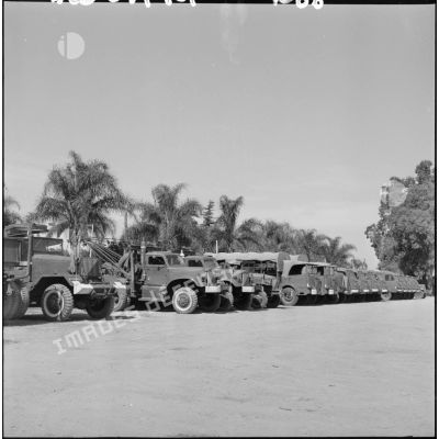 Camions de la 407ème compagnie de réparation divisionnaire (CRD).
