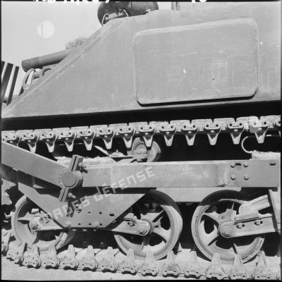 Présentation d'un char de dépannage M4 Sherman (US).