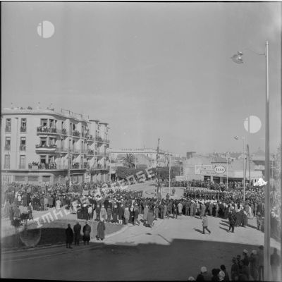 Vue générale de la cérémonie du 11 novembre 1957 à Sidi Bel Abbès.
